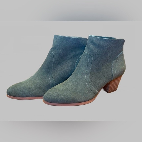 NWT Violet & Red Cupid Real Suede Leather Bootie in Olive Green, Size 8 1/2M - Picture 1 of 14